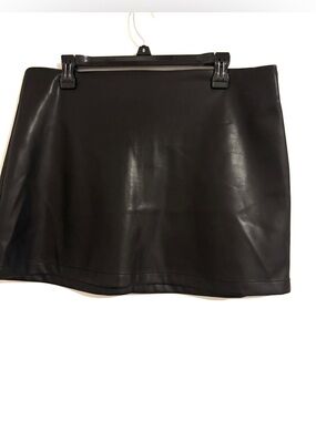 barIII Size L Classic Black Vegan Faux Leather Mini Skirt